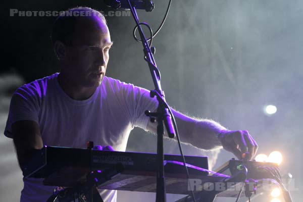 CARIBOU - 2015-05-29 - NIMES - Grande Scene Flamingo - Daniel Victor Snaith